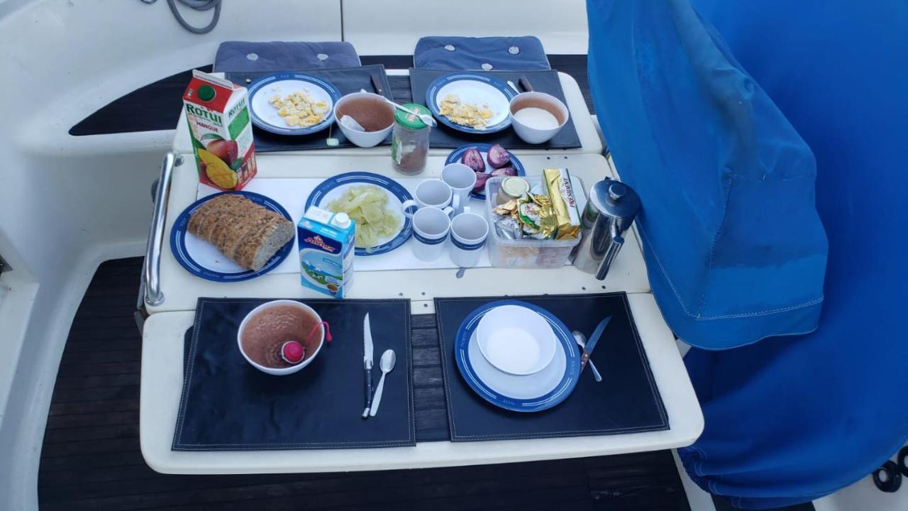 2 Nuits Insolites & 1 Excursion Voile A Bord Du Voilier Mori Ora モーレア島 エクステリア 写真